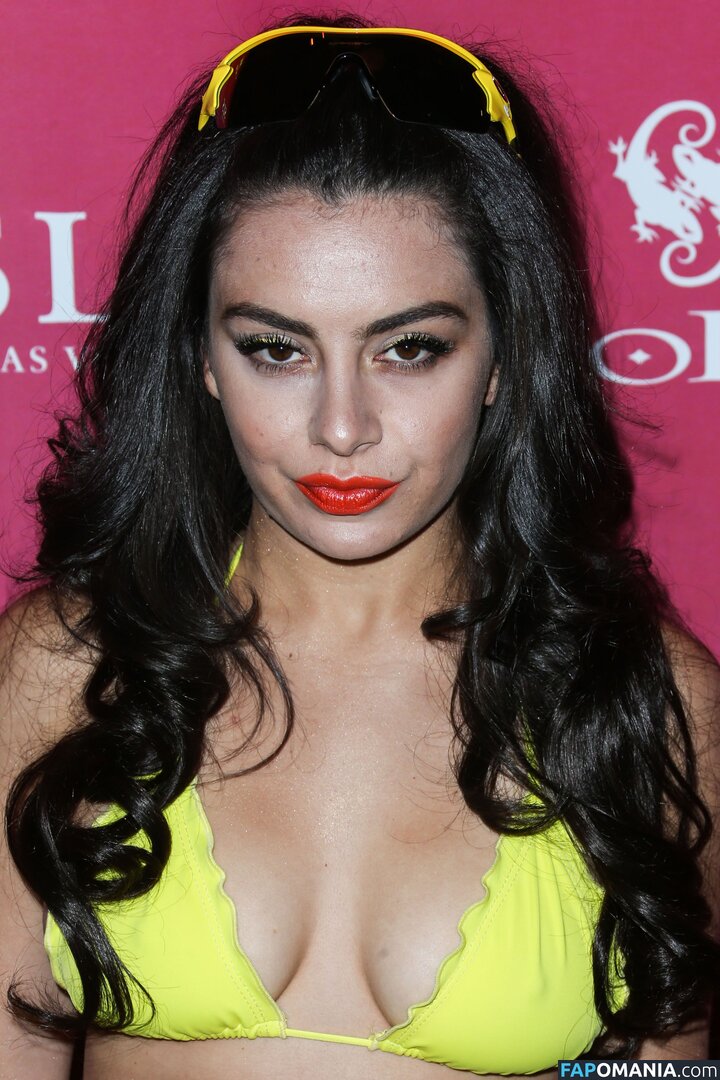 Charli XCX / charli_xcx / charlignarly / charlixcx / https: Nu OnlyFans  Photo fuitée #1248