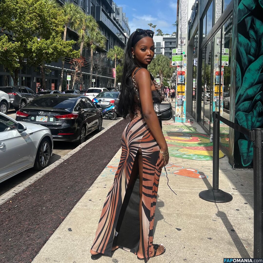 Chelley Bissainthe / _slimthin / chelley.b / itschelleyb Nu OnlyFans  Photo fuitée #1