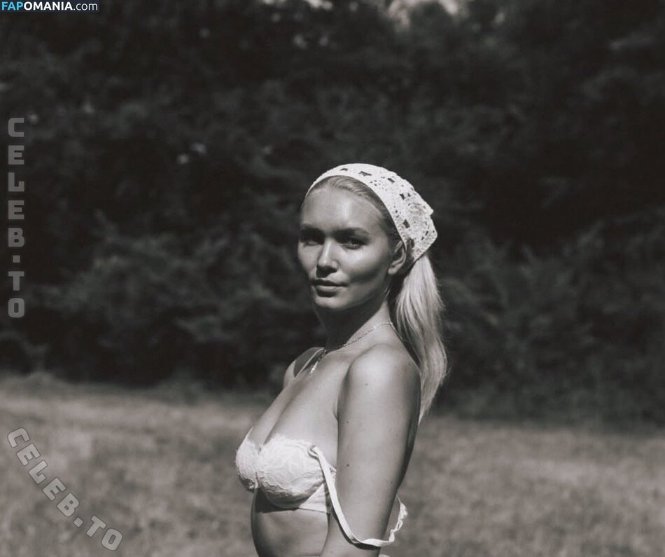 Chiara Schmitt / chiaracs_ Nu OnlyFans  Photo fuitée #13