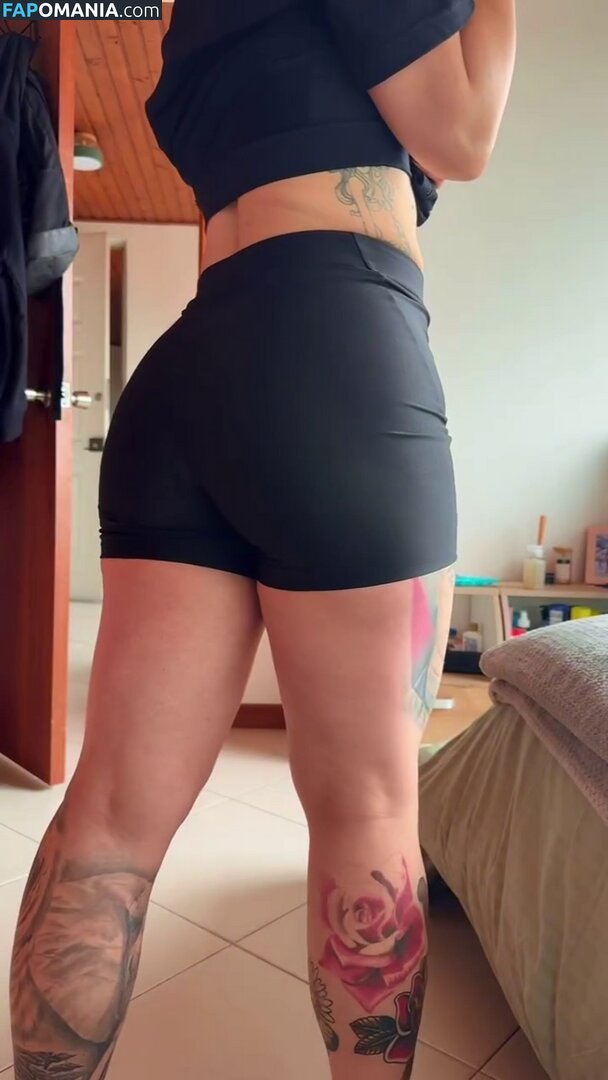 Caroloca Mejía / Helado de Vainilla / chika_bosque / https: / ideas_veg Nu OnlyFans  Photo fuitée #8