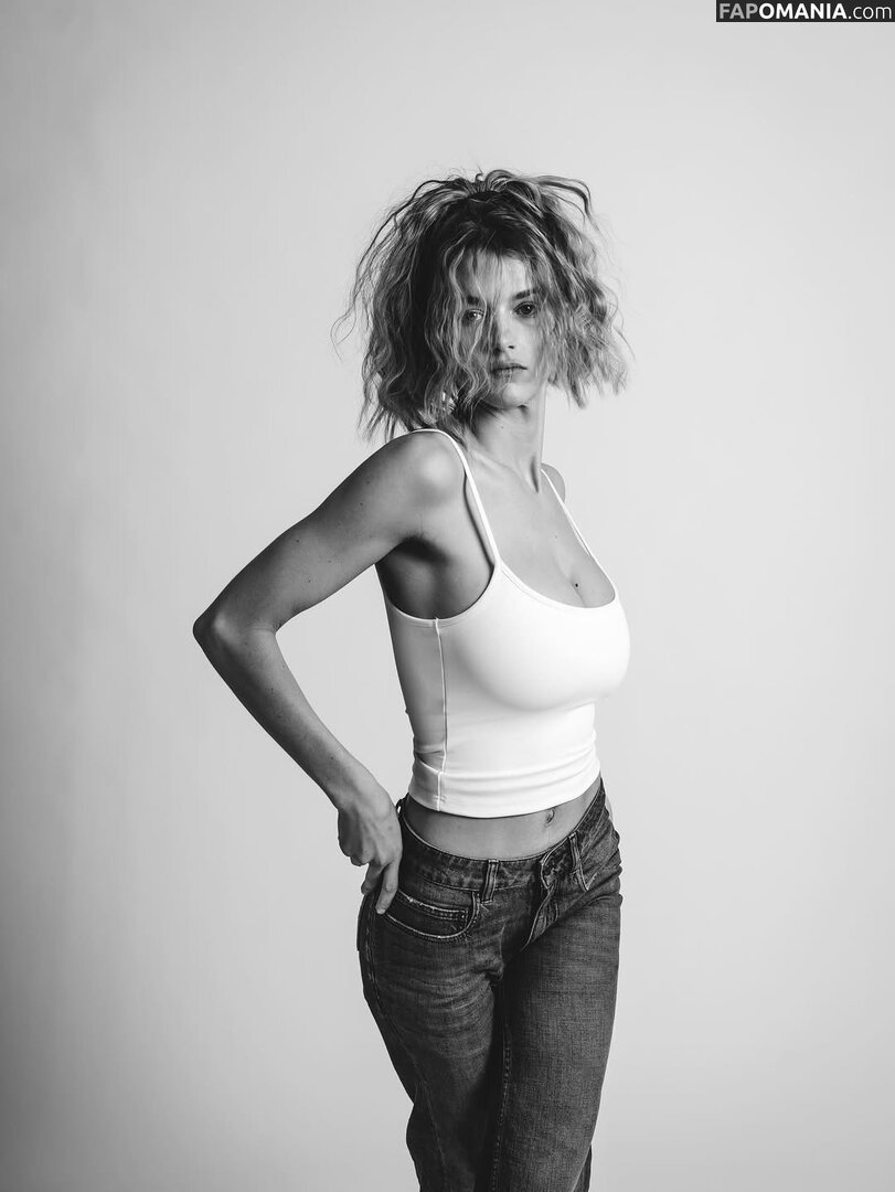 Chloe East / chloeeast Nu OnlyFans  Photo fuitée #4
