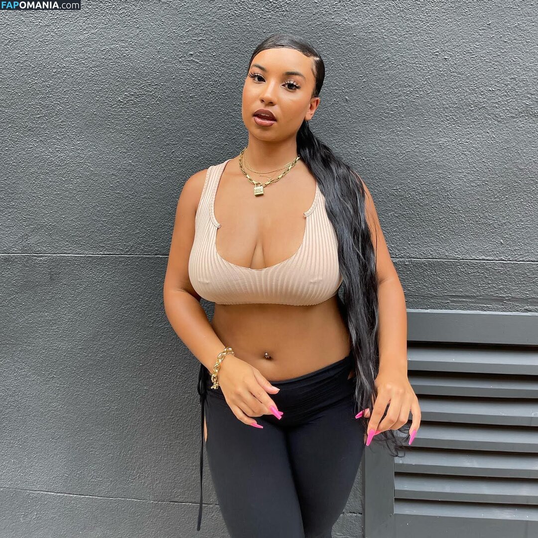 chloecvlogs / chloexchanel / https: Nu OnlyFans  Photo fuitée #7