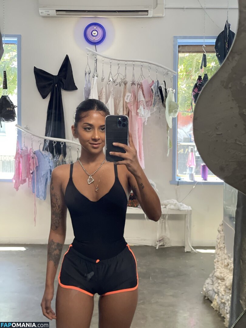 Chrissymenzies / chrissymenzies__ Nu OnlyFans  Photo fuitée #11