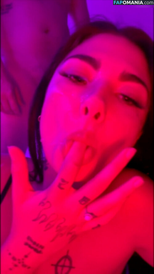 Coco Allen / Suki Sinn / cocoallenxx / sukisinnxxx Nu OnlyFans  Photo fuitée #1