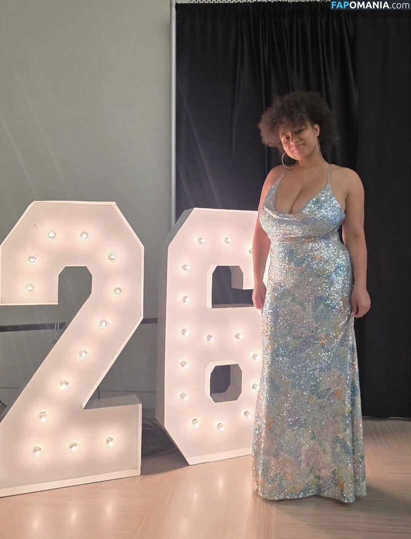 Dina / coco_ppop01 / cocopeepshow Nu OnlyFans  Photo fuitée #1