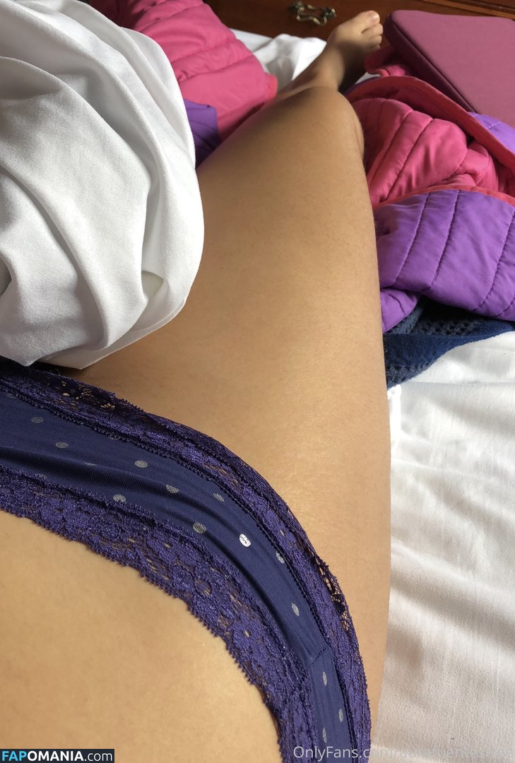 college_u / collegeaura Nu OnlyFans  Photo fuitée #10