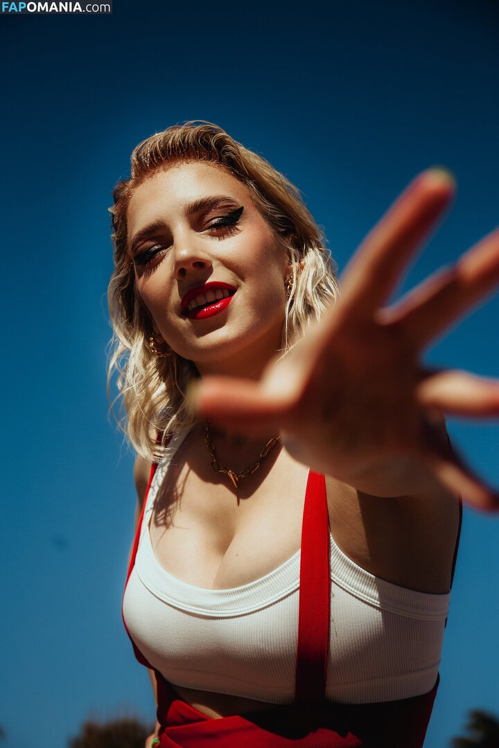 Courtney Miller / co_mill / typicalvlogs Nu OnlyFans  Photo fuitée #626