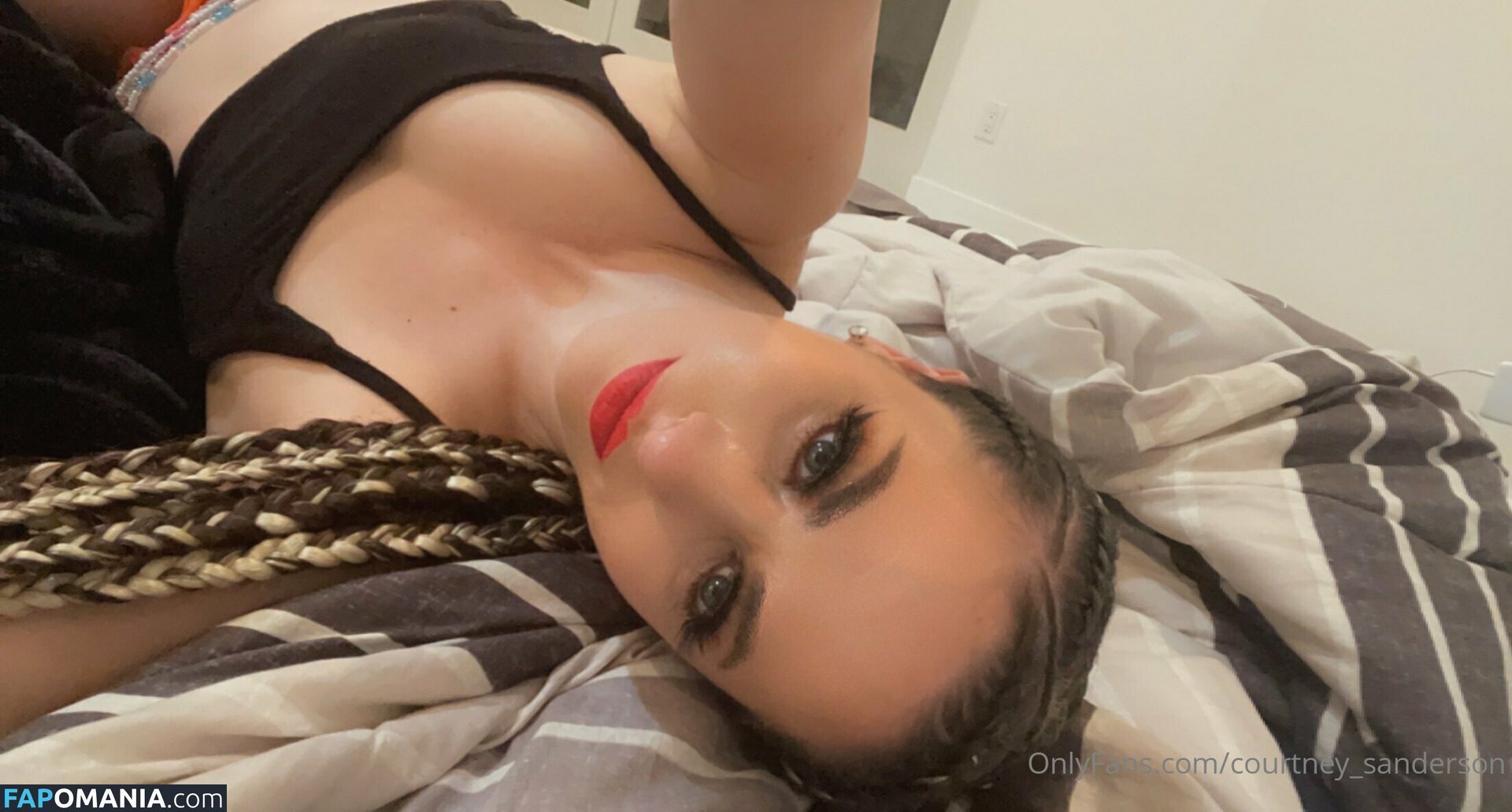 courtney_sanderson / iamcourtneysanderson Nu OnlyFans  Photo fuitée #9