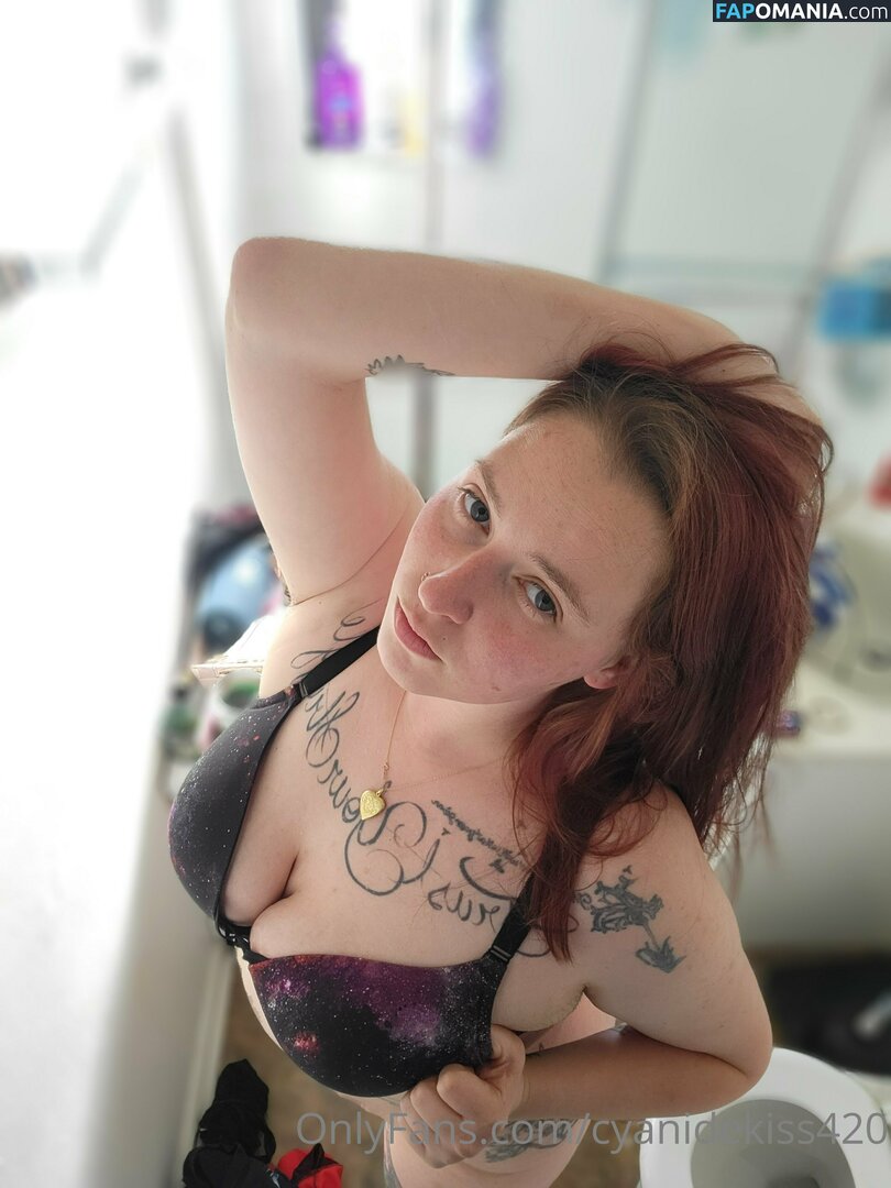 cyanidekiss420 / samanthaxcyanide Nu OnlyFans  Photo fuitée #29