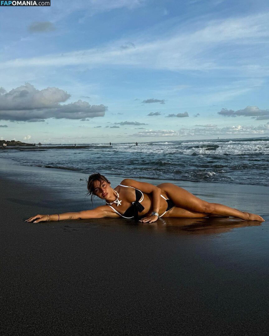 Cynthia Makhoul / cynthiaatvnco / https: / iam_thiaaa Nu OnlyFans  Photo fuitée #4