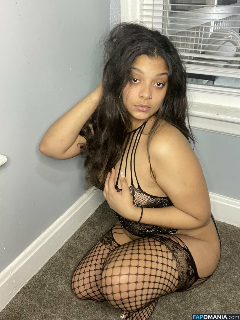 Daddyslilbaby420 / LiLBabyNina / ninaaxobinaa Nu OnlyFans  Photo fuitée #1