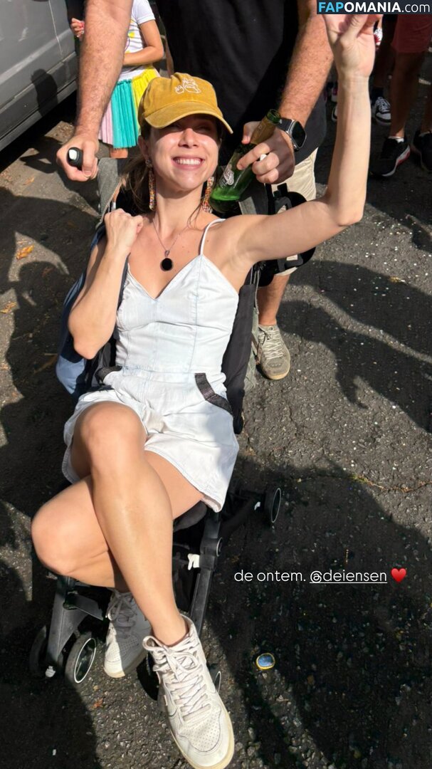 Daphne Bozaski / daphnebozaski Nu OnlyFans  Photo fuitée #11