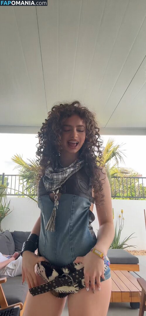 Demitra Kalogeras / demitrakalogeras Nu OnlyFans  Photo fuitée #23