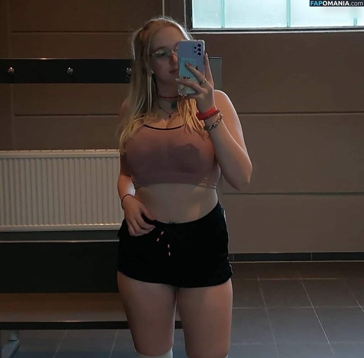Dorfblondie Nu OnlyFans  Photo fuitée #79