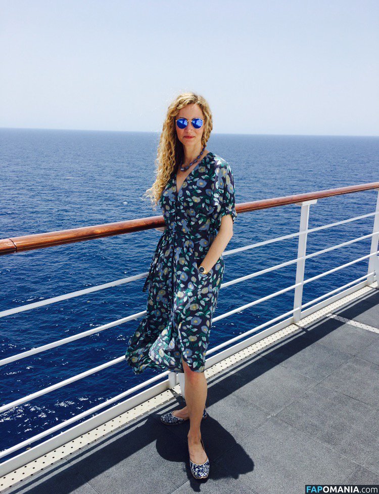 Dr Suzannah Lipscomb / https: / sixteenthcgirl Nu OnlyFans  Photo fuitée #2