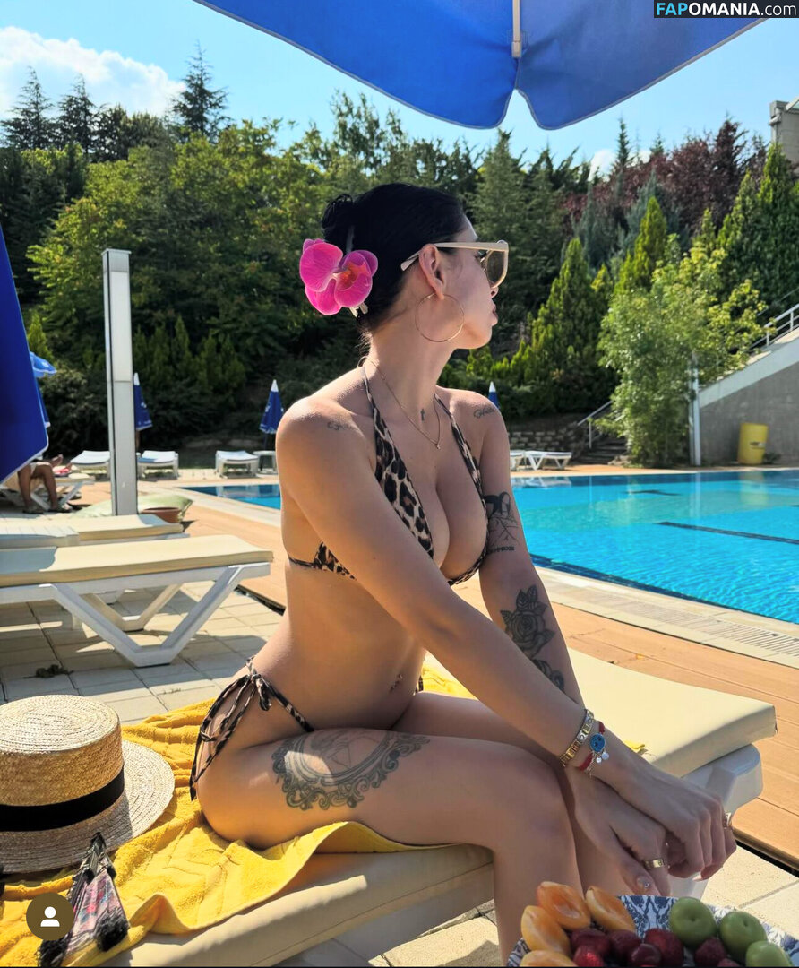 Edibe Bereket / Madamelyax Nu OnlyFans  Photo fuitée #6