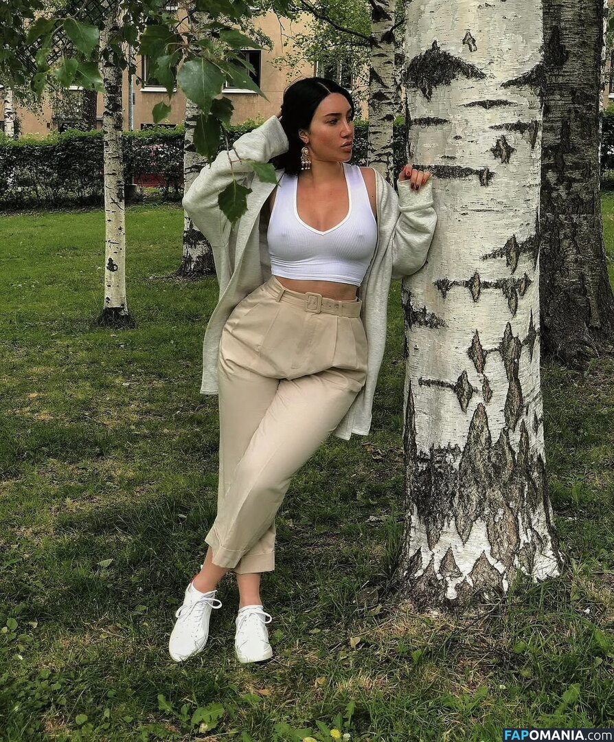 elenipolinski Nu OnlyFans  Photo fuitée #10