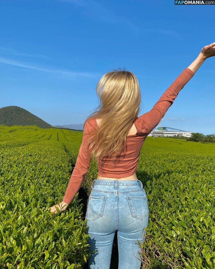 Elina Karimova / elina_4_22 Nu OnlyFans  Photo fuitée #2