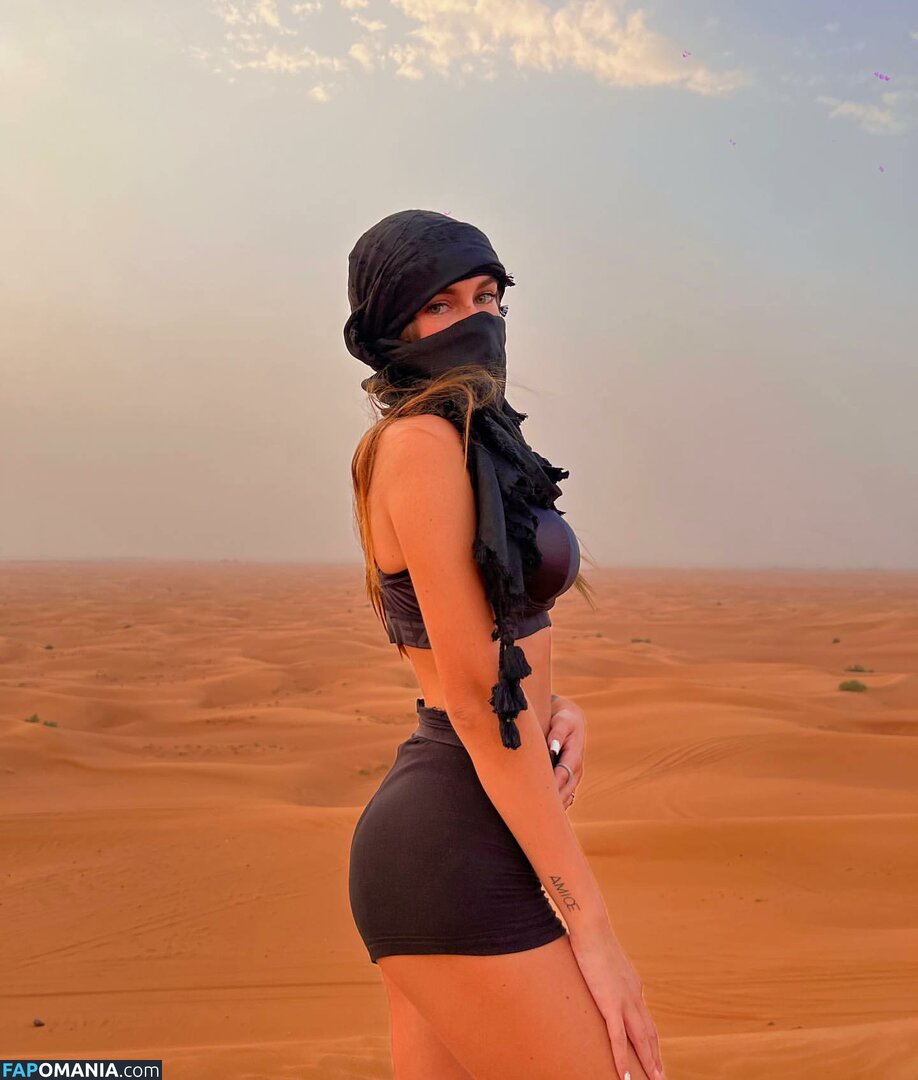 Elisa Esposito / eli.esposito / eli.espositoo / la_prof_eli Nu OnlyFans  Photo fuitée #30