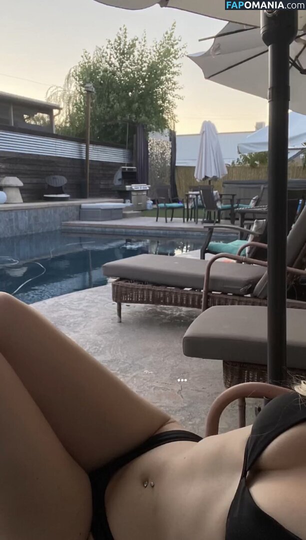 Elissa Beck / elissaaa.beck / elissabeck / pr1ncessviolet Nu OnlyFans  Photo fuitée #4