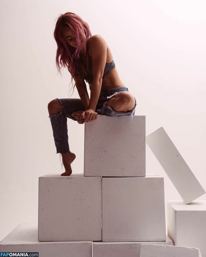 ElIZAGRACEMUSIC / Eliza Grace / elizaxograce / iamelizagrace_ Nu OnlyFans  Photo fuitée #8
