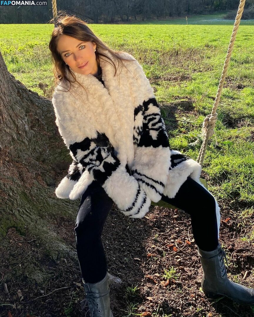 Elizabeth Hurley / elizabethhurley / elizabethhurley1 Nu OnlyFans  Photo fuitée #334