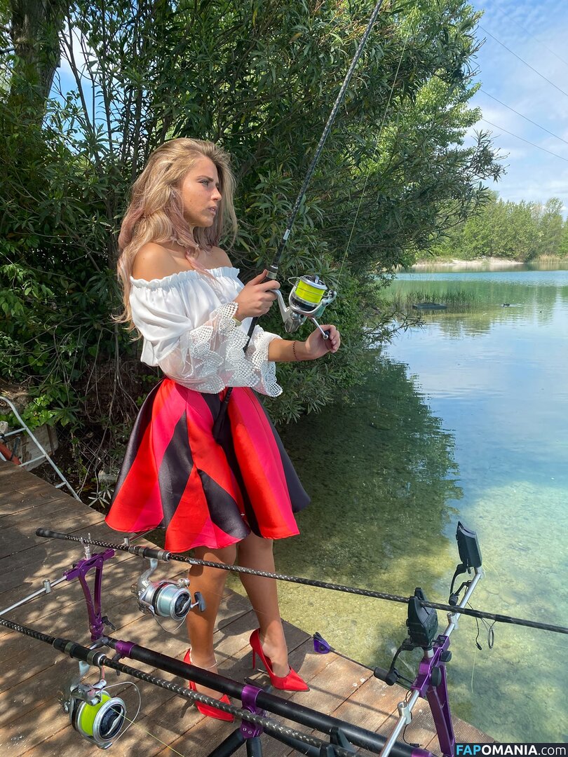 Elizabeth Shostak Nu OnlyFans  Photo fuitée #3