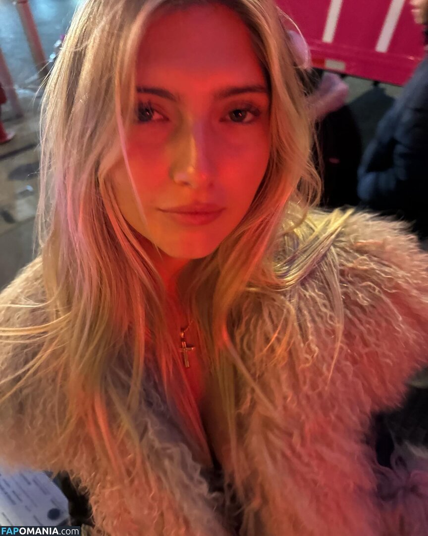 Ella Ailiff Nu OnlyFans  Photo fuitée #3