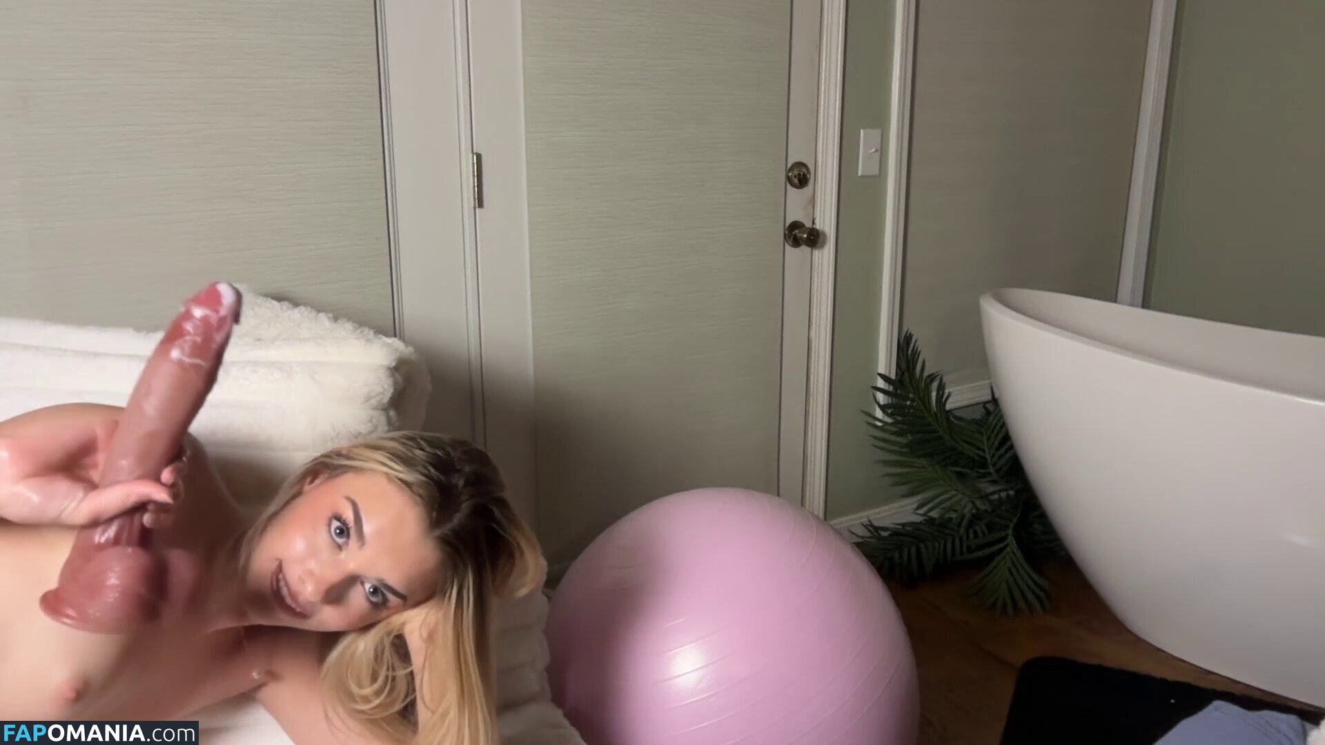 Ella Lowe / ellalowe Nu OnlyFans  Photo fuitée #2