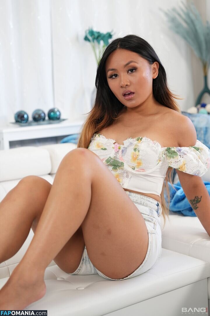 Elle Voneva / Phoebe Kalib / PhoebeKalib Nu OnlyFans  Photo fuitée #5