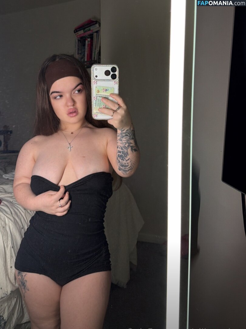 Ellie Cassidy / ellie__cassidy / elliecassidy Nu OnlyFans  Photo fuitée #2