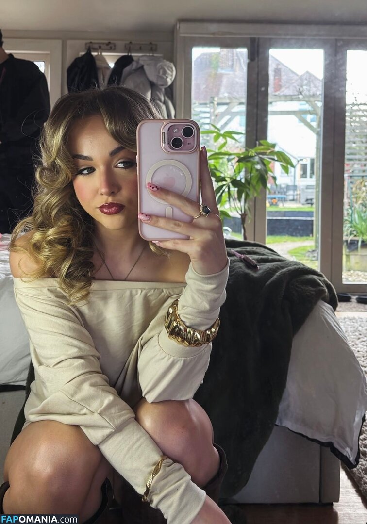 Ellie Dadd / elliedadd_ Nu OnlyFans  Photo fuitée #1
