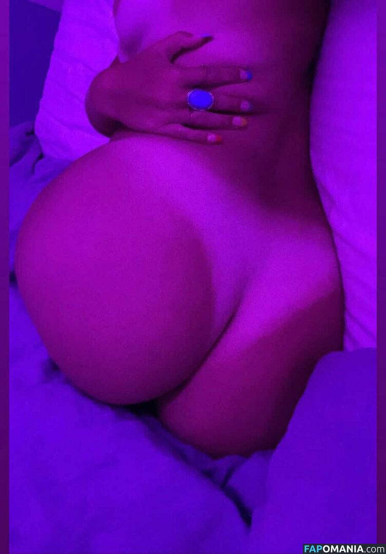 Ellie / Ellie Hammond / ellie.rhammond_ Nu OnlyFans  Photo fuitée #14