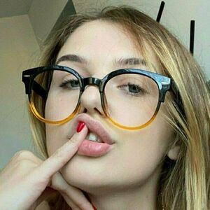 elliehotwife
