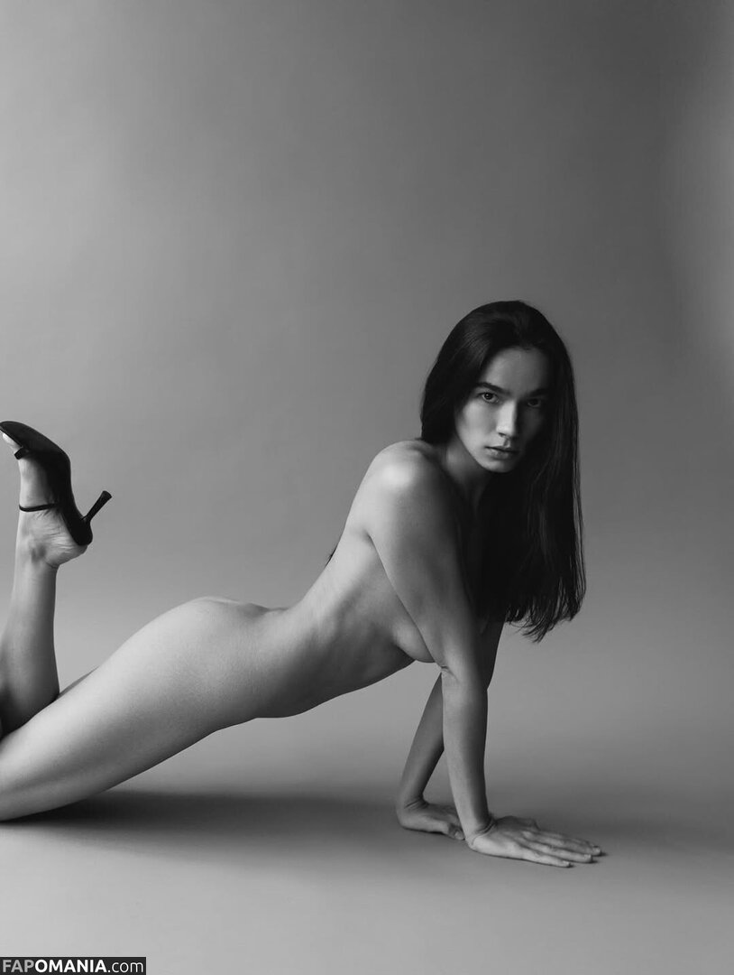 Elvina Garaeva / elyagara Nu OnlyFans  Photo fuitée #5