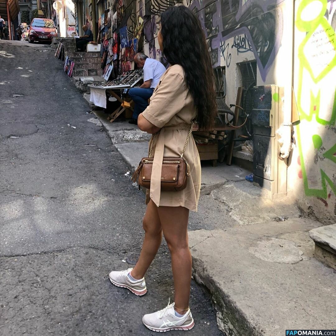 Elwa Saleh Nu OnlyFans  Photo fuitée #9