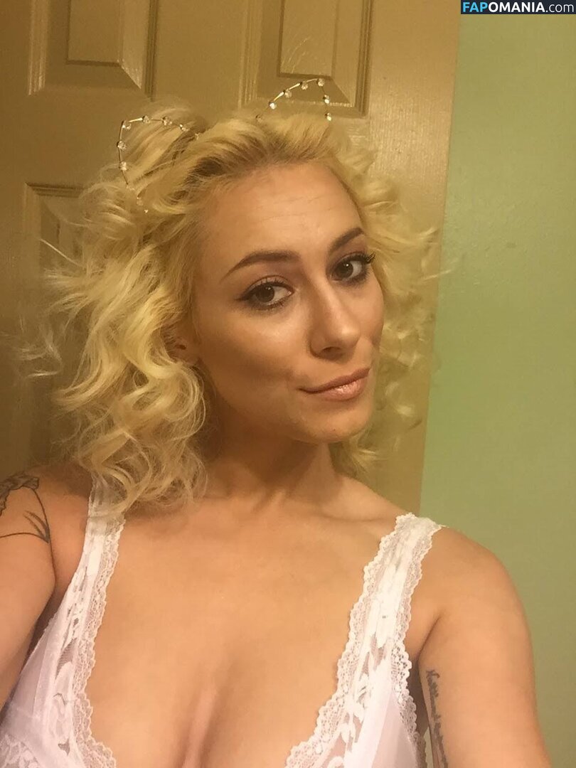 Emilia Moreland / Emily Moreland / Emmy Monroe / LadyLoveRival / LadyRival / LadyyRival / hypnotichealingby_emilia Nu OnlyFans  Photo fuitée #5