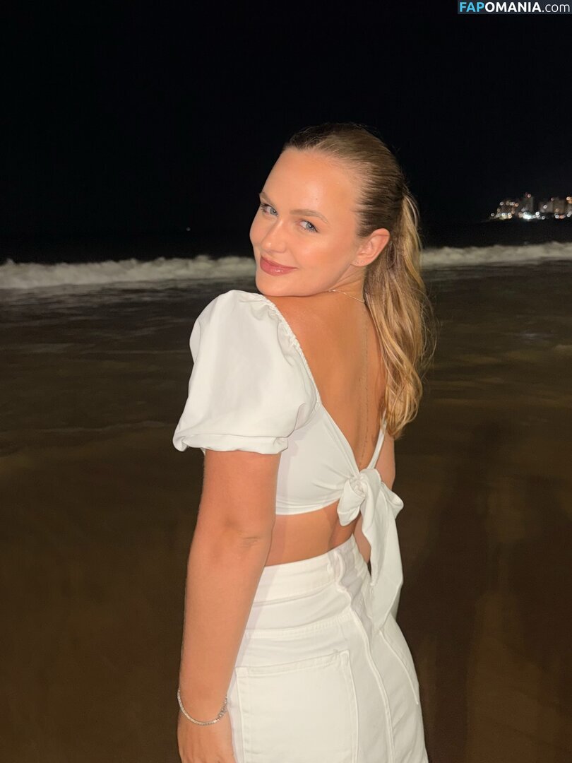 Emilly Schellmann / _emillyschellmann Nu OnlyFans  Photo fuitée #8