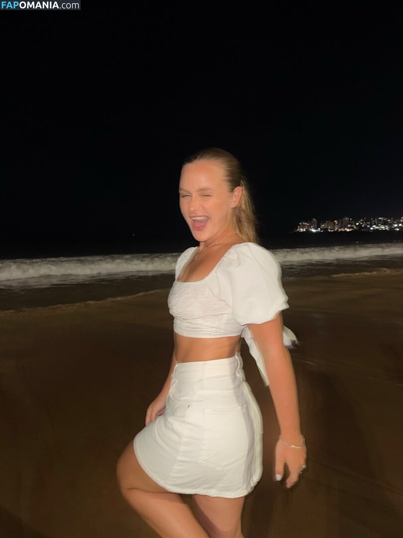 Emilly Schellmann / _emillyschellmann Nu OnlyFans  Photo fuitée #9