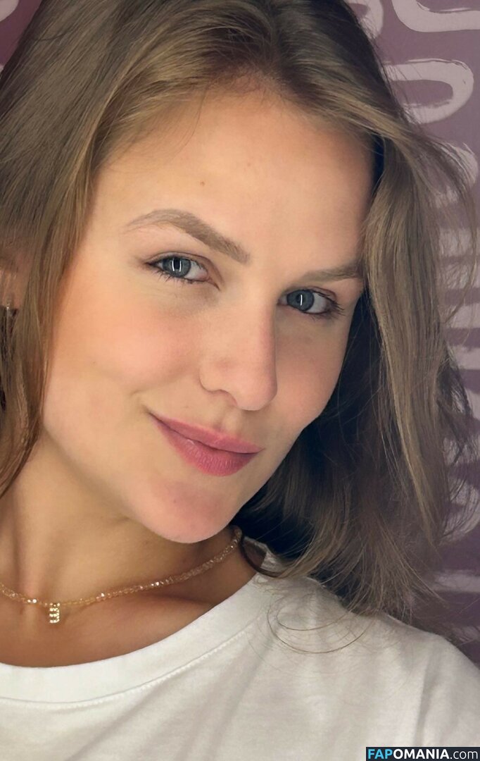 Emilly Schellmann / _emillyschellmann Nu OnlyFans  Photo fuitée #31
