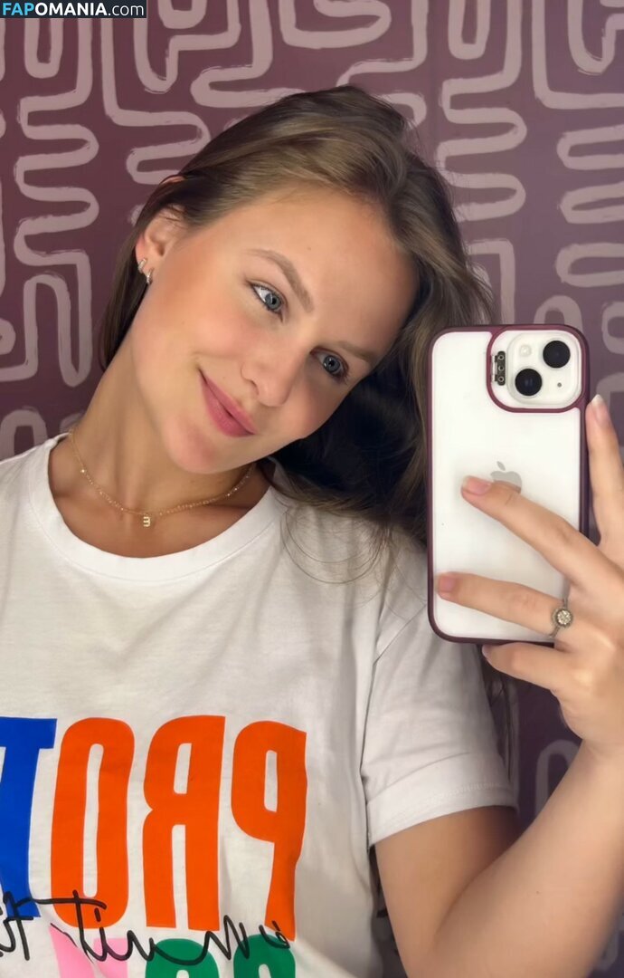 Emilly Schellmann / _emillyschellmann Nu OnlyFans  Photo fuitée #34