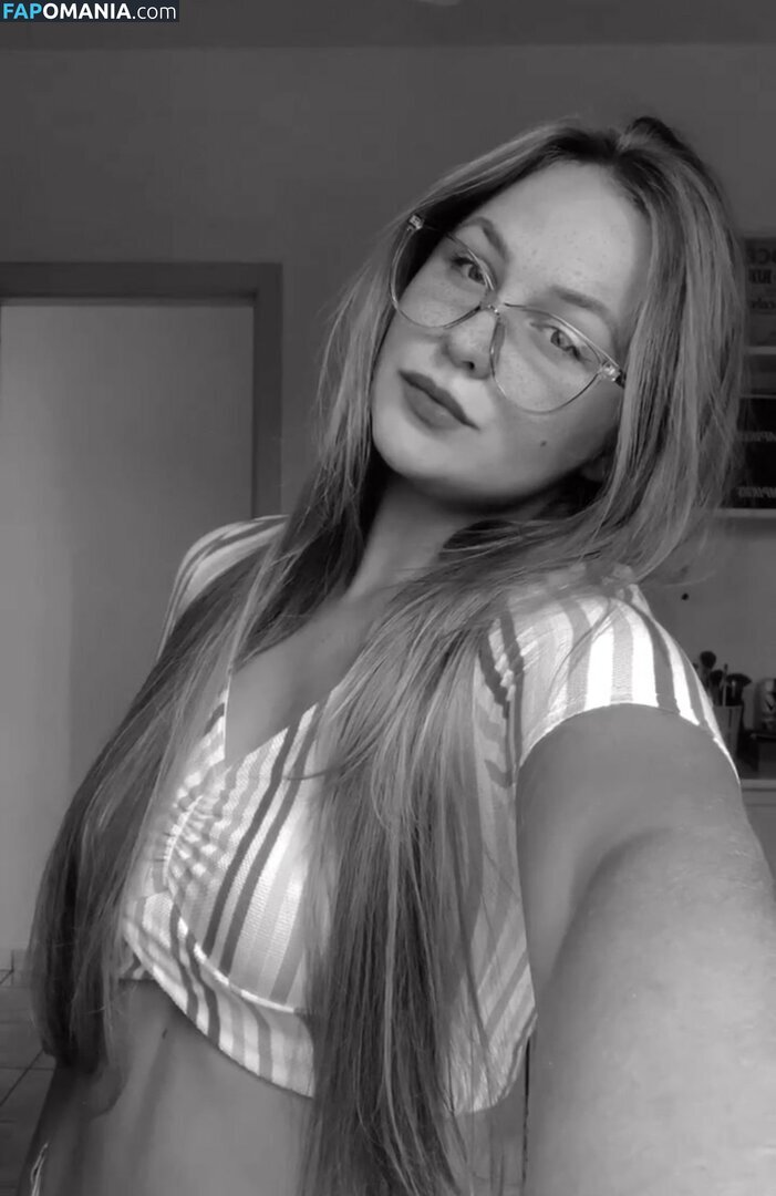 Emilly Schellmann / _emillyschellmann Nu OnlyFans  Photo fuitée #35