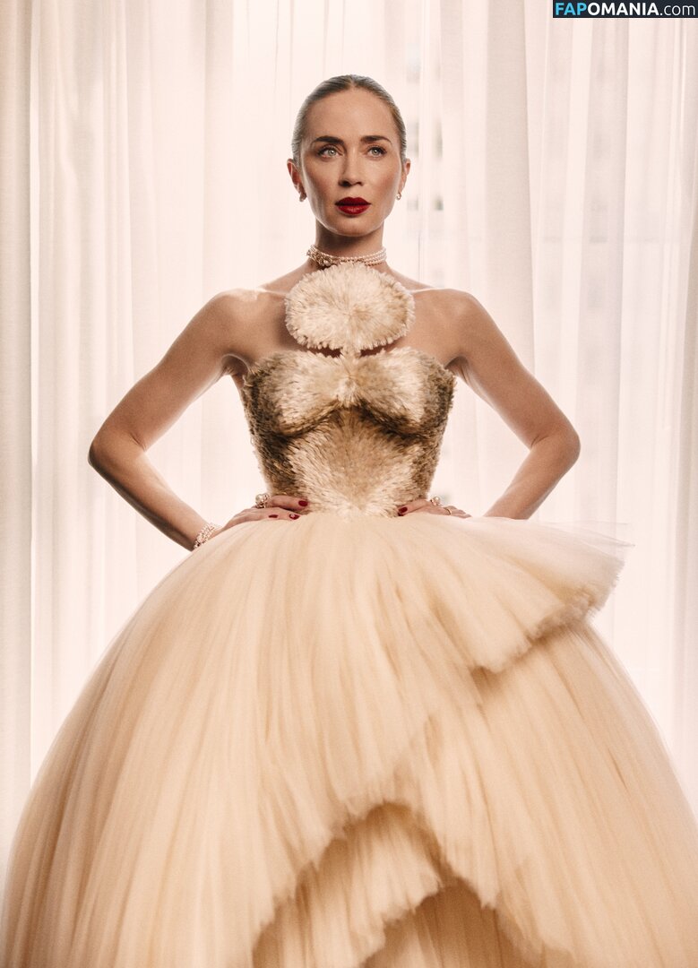 Emily Blunt / _emily_blunt_ / twogirlsoneblunt Nu OnlyFans  Photo fuitée #456