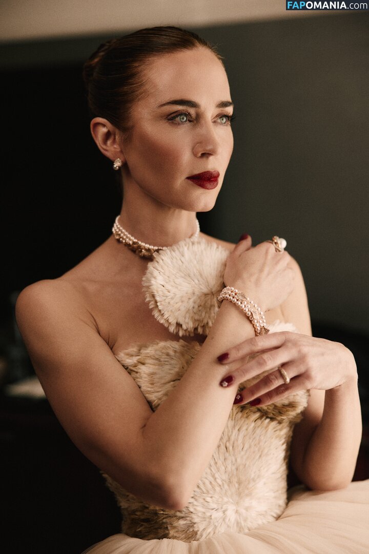 Emily Blunt / _emily_blunt_ / twogirlsoneblunt Nu OnlyFans  Photo fuitée #460