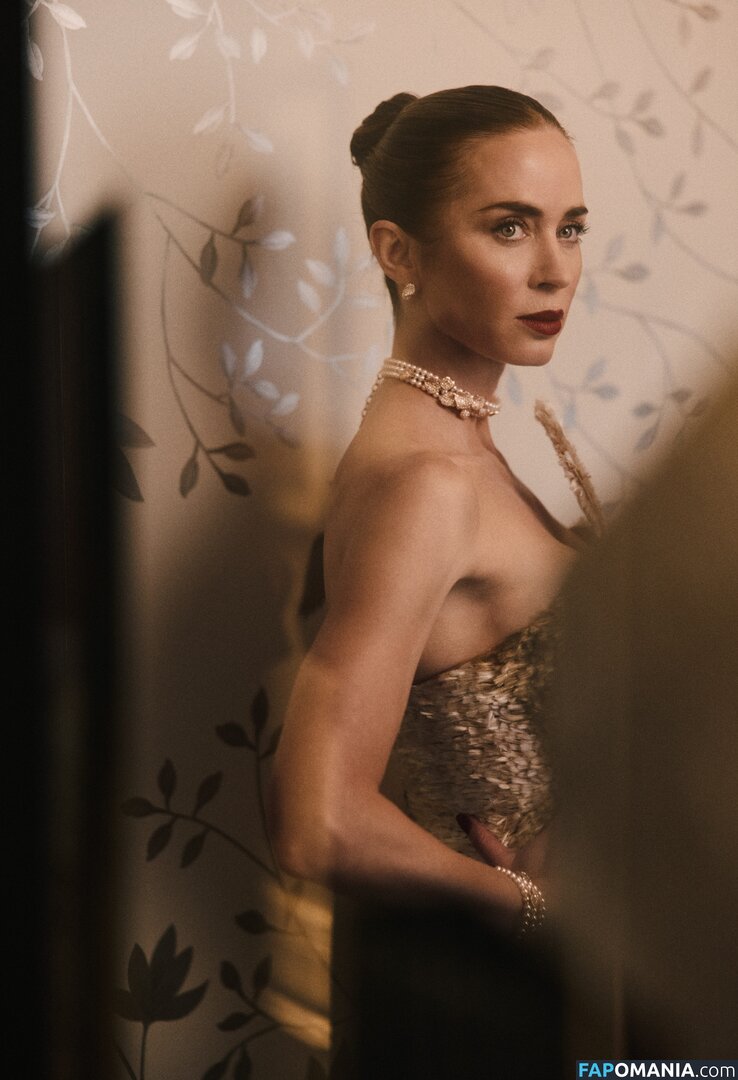 Emily Blunt / _emily_blunt_ / twogirlsoneblunt Nu OnlyFans  Photo fuitée #462