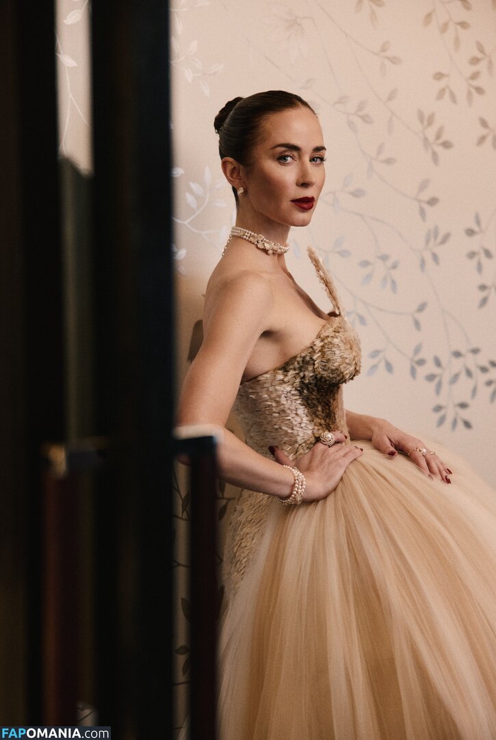 Emily Blunt / _emily_blunt_ / twogirlsoneblunt Nu OnlyFans  Photo fuitée #463