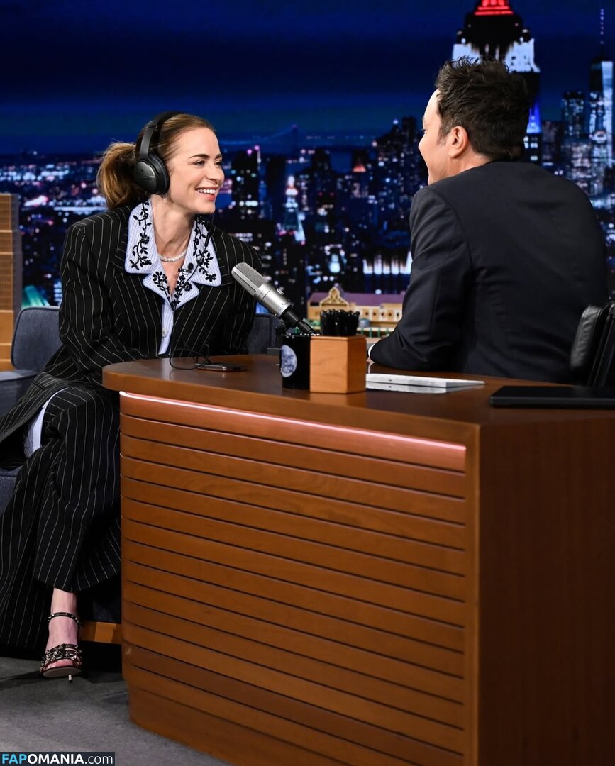 Emily Blunt / _emily_blunt_ / twogirlsoneblunt Nu OnlyFans  Photo fuitée #466