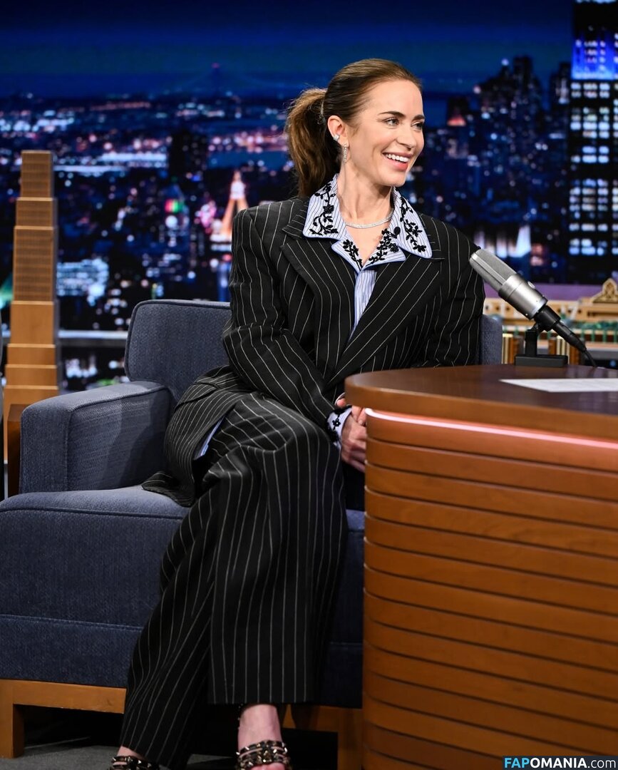 Emily Blunt / _emily_blunt_ / twogirlsoneblunt Nu OnlyFans  Photo fuitée #467