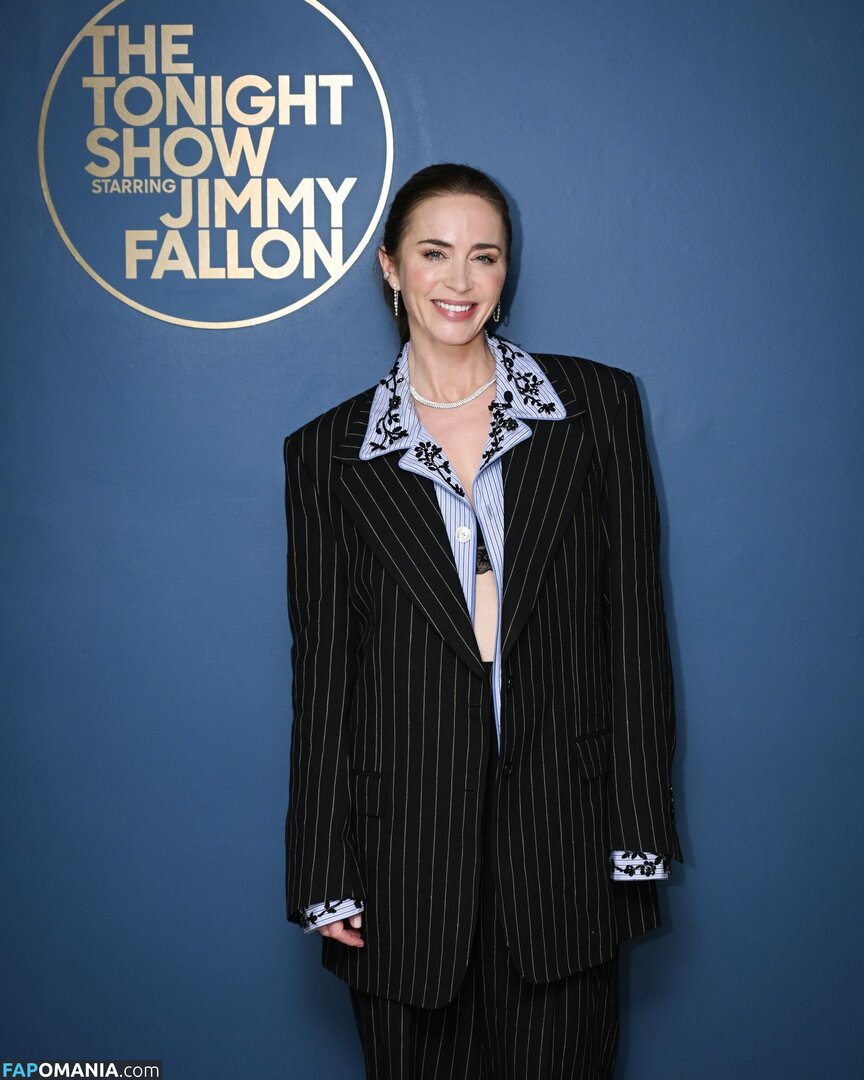 Emily Blunt / _emily_blunt_ / twogirlsoneblunt Nu OnlyFans  Photo fuitée #468