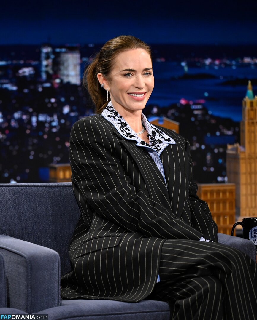 Emily Blunt / _emily_blunt_ / twogirlsoneblunt Nu OnlyFans  Photo fuitée #469